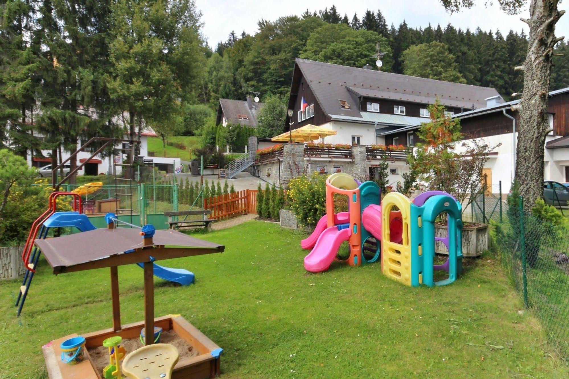 Penzion Bobesova Bouda Zelezna Ruda Bagian luar foto